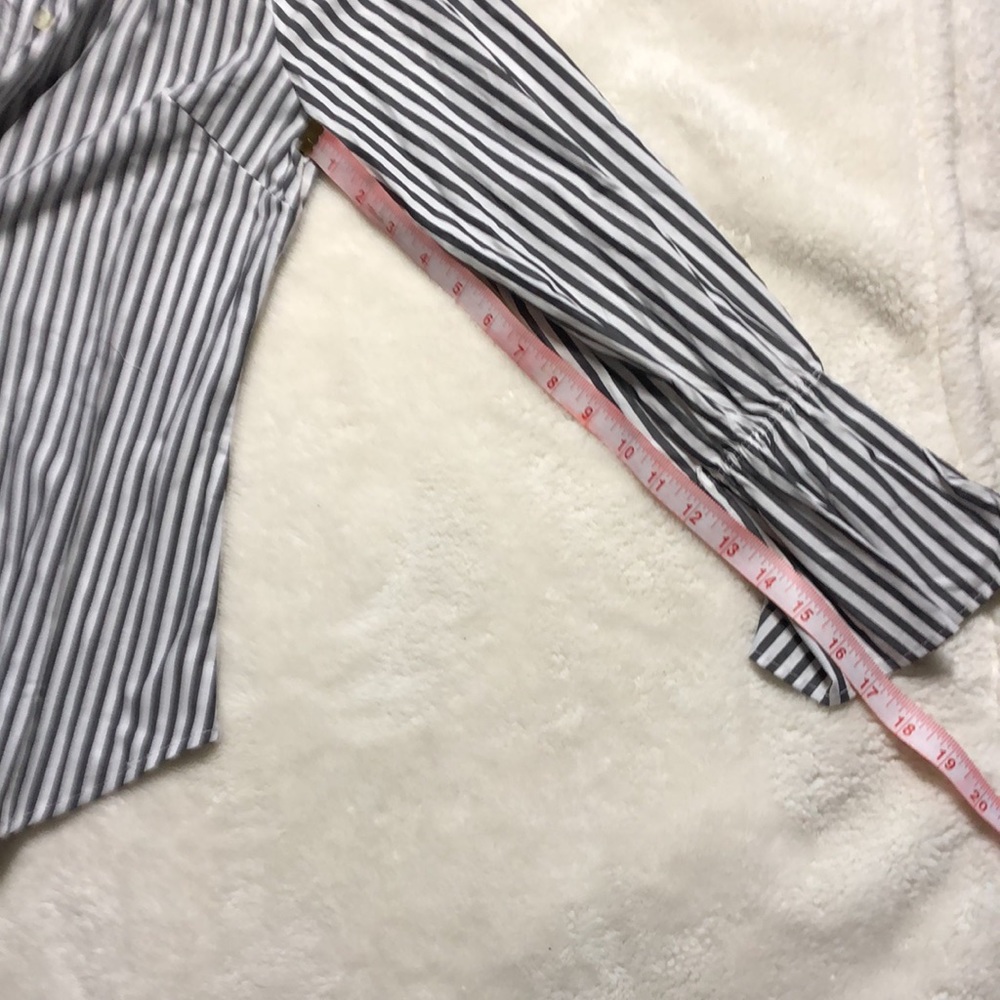 Banana Republic Women’s 10P Tailored Fit blouse. - Picture 3 of 4